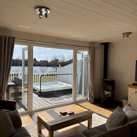 Medway Hot Tub Lodge South Cerney Exterior photo