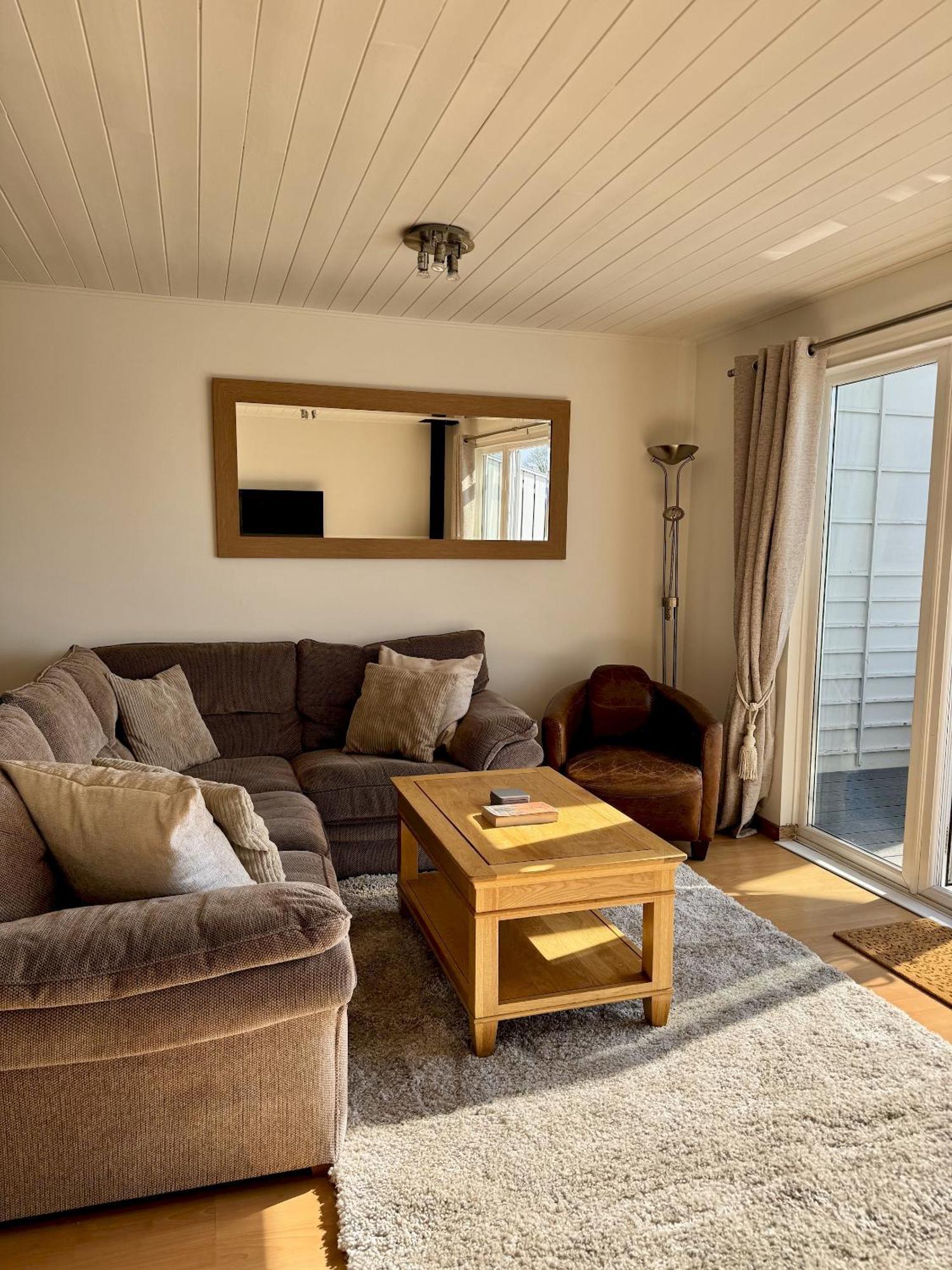 Medway Hot Tub Lodge South Cerney Exterior photo