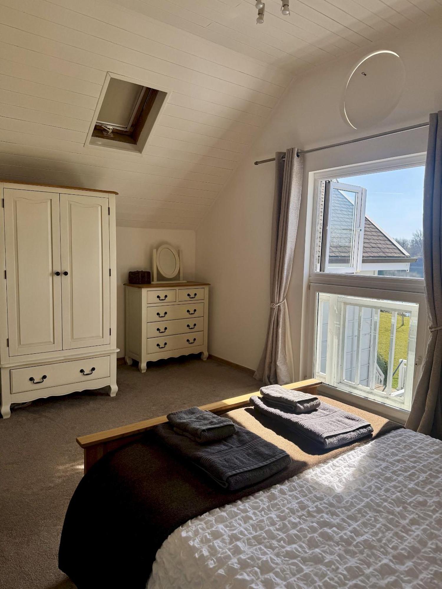 Medway Hot Tub Lodge South Cerney Exterior photo